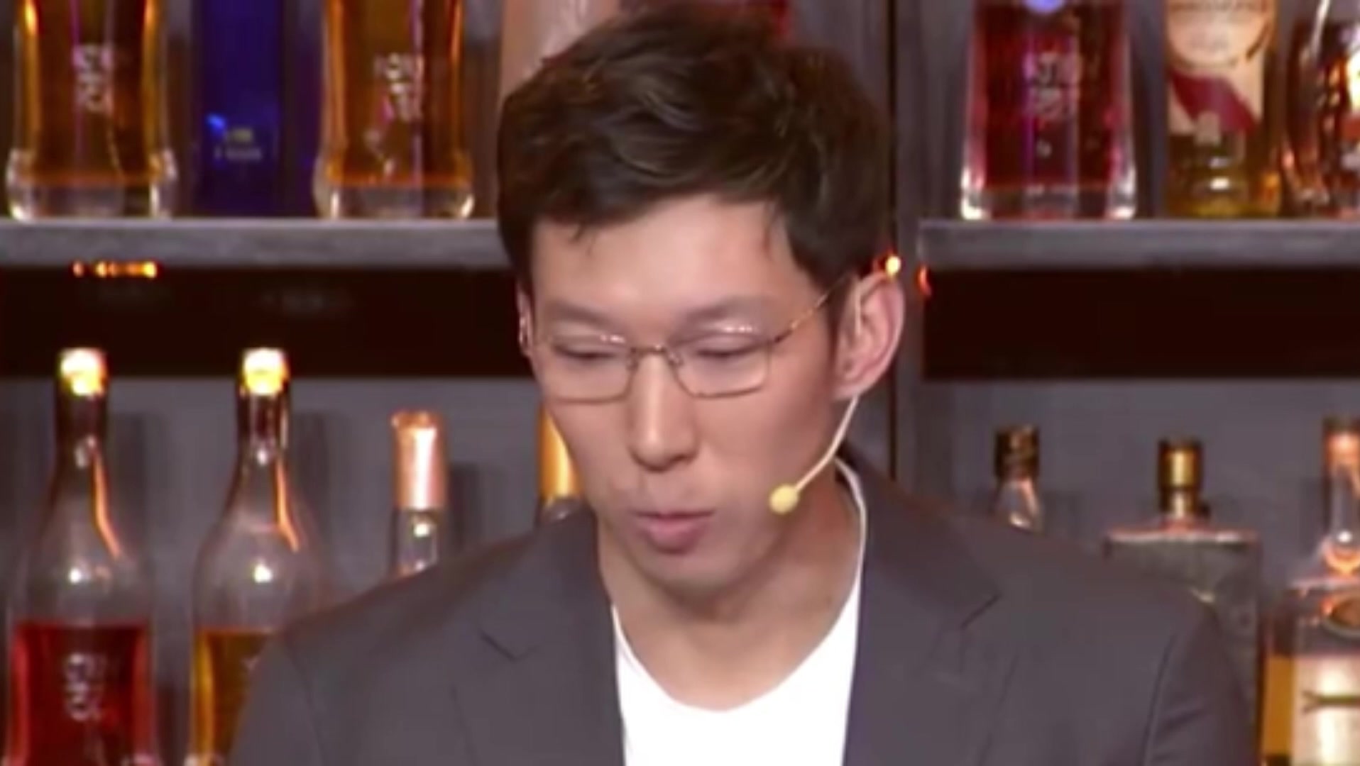 星空体育APP-周琦:看骑士打球就像看北京比赛 就是两个人在单打 其他人在看戏
